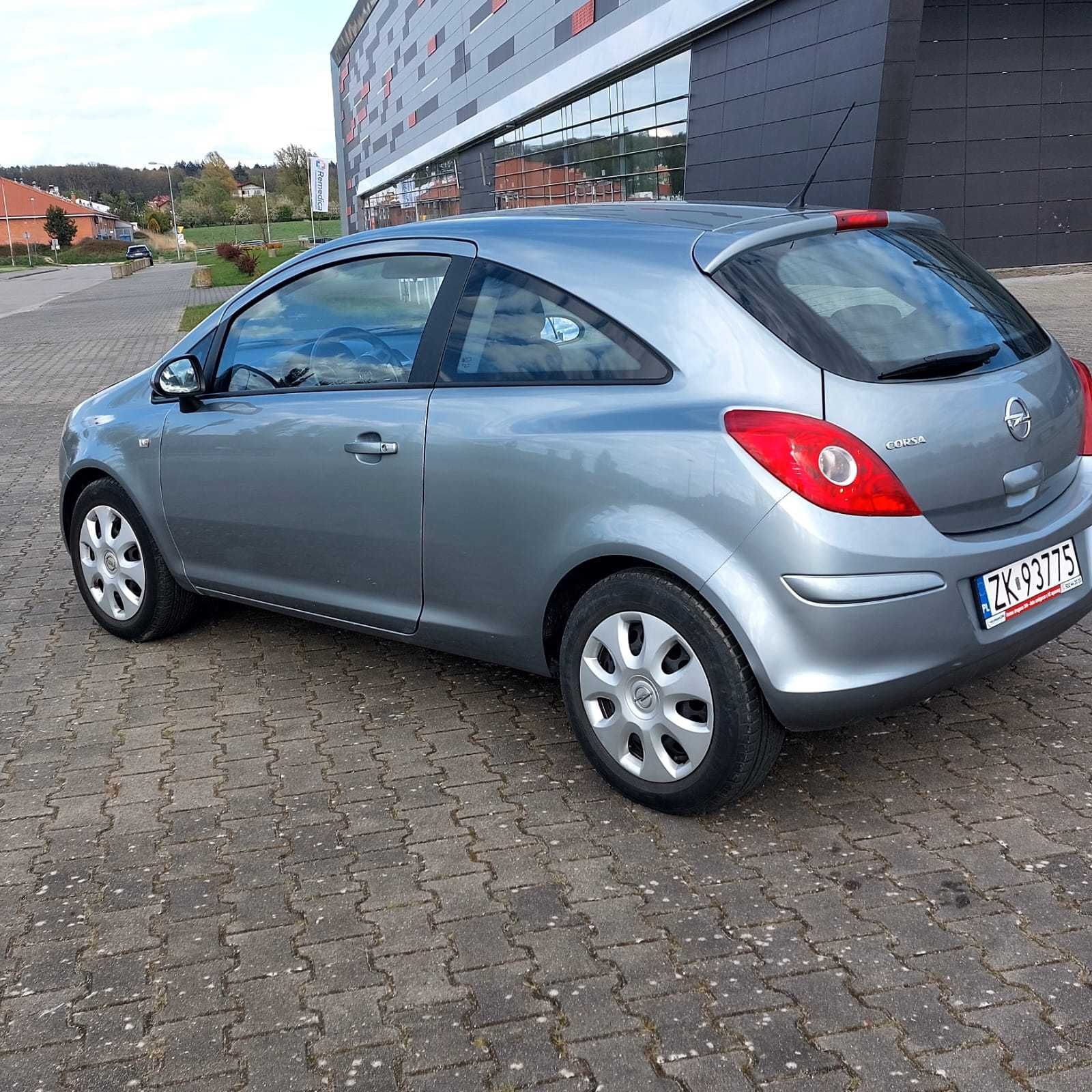 Opel Corsa  D 12 benzyna 2013 r. 64000 km Bardzo mały przebieg