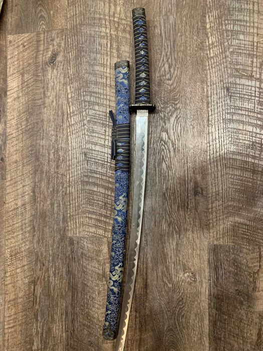 Продам на сувенір в кількості 2 шт нові