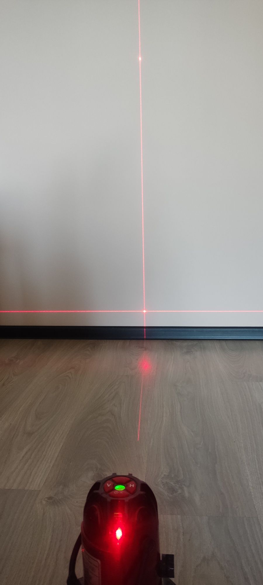 Лазерний рівень Deco червоний 5 ліній б/у.