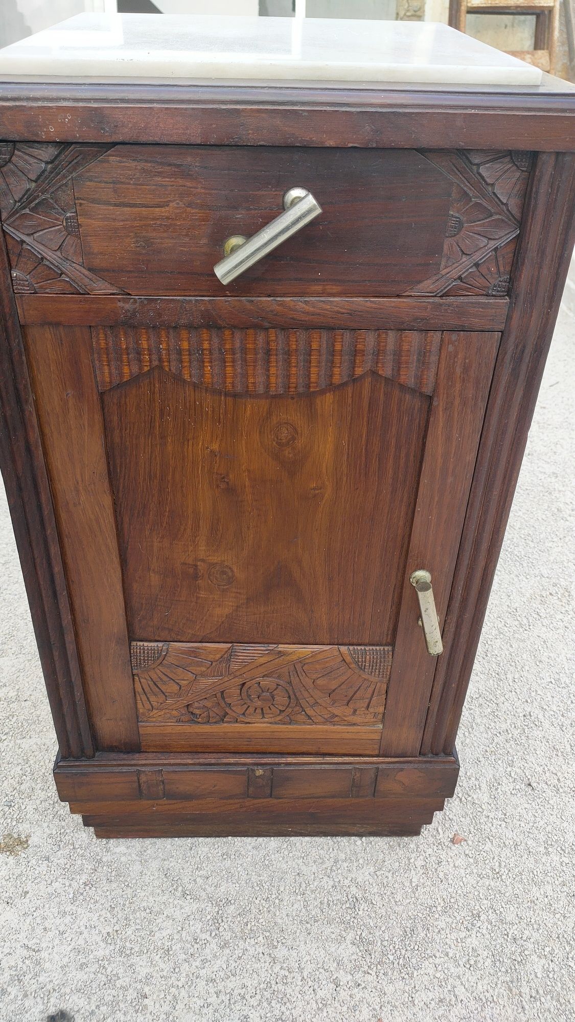 Mesa de cabeceira antiga (anos 50)