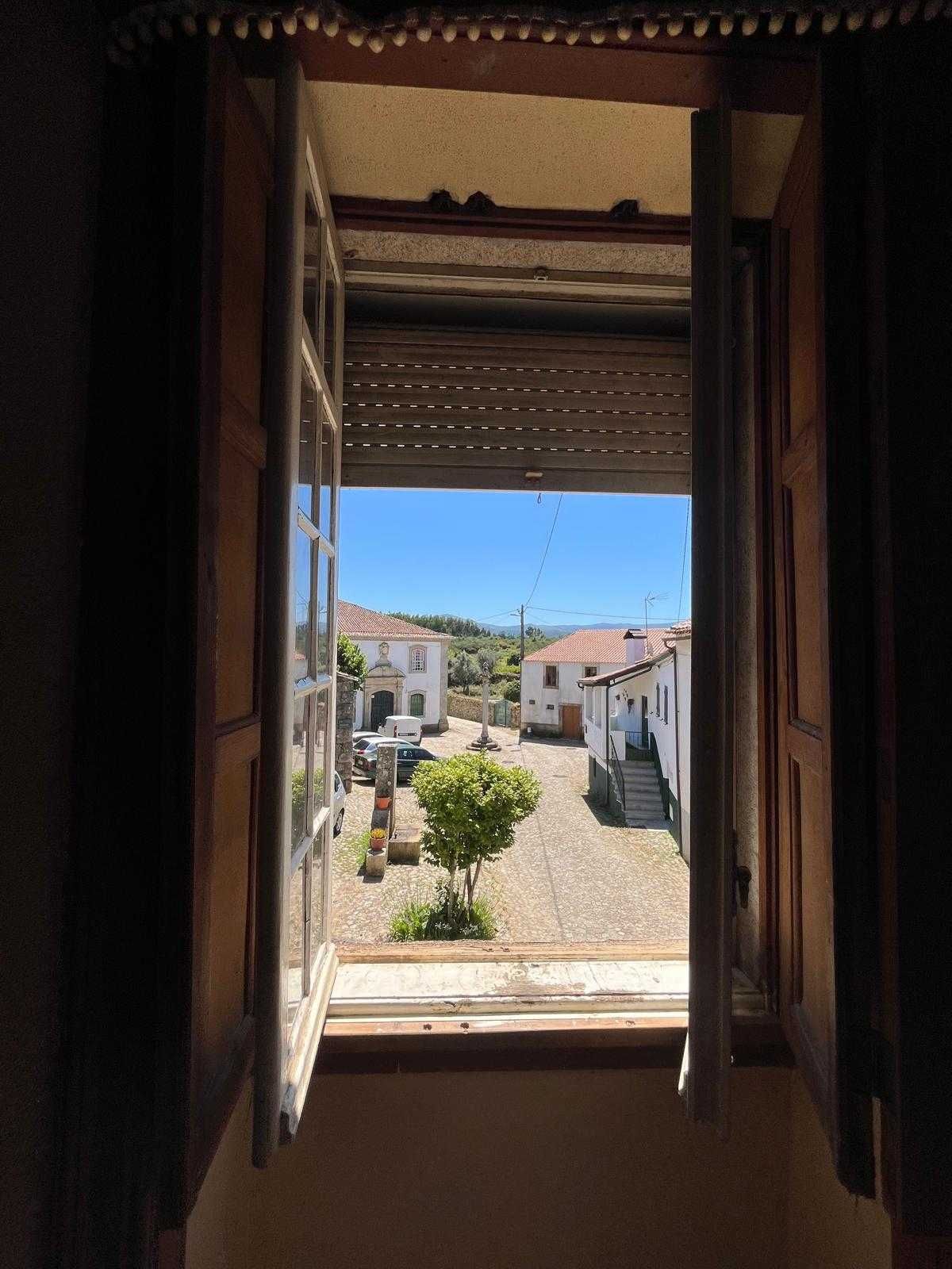 Casa com terreno no centro de Lourosa, Oliveira do hospital.