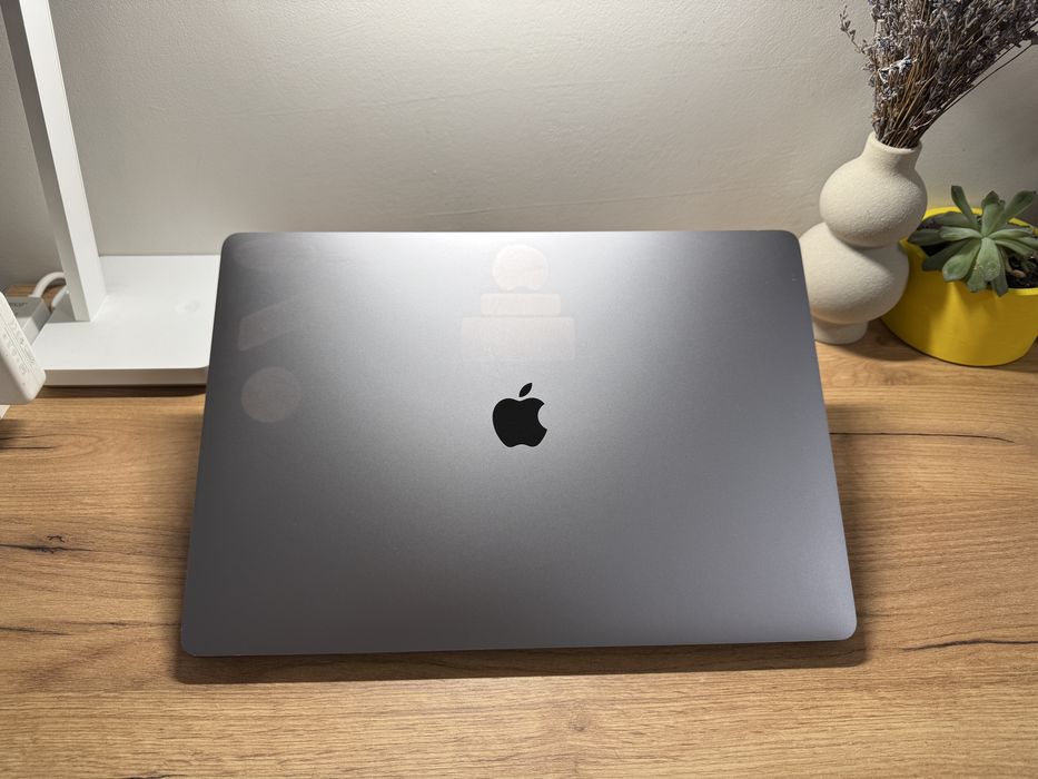MacBook Pro 16 2019 I9 32GB 1TB Radeon 5500