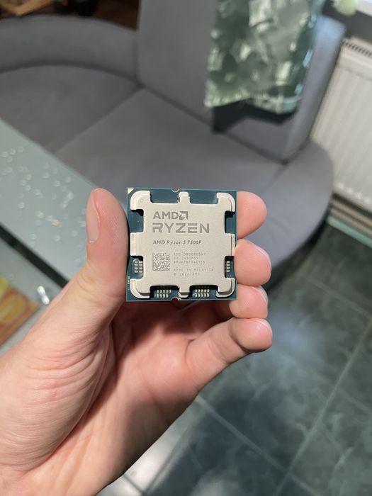 Процесор AMD Ryzen 5 5700F