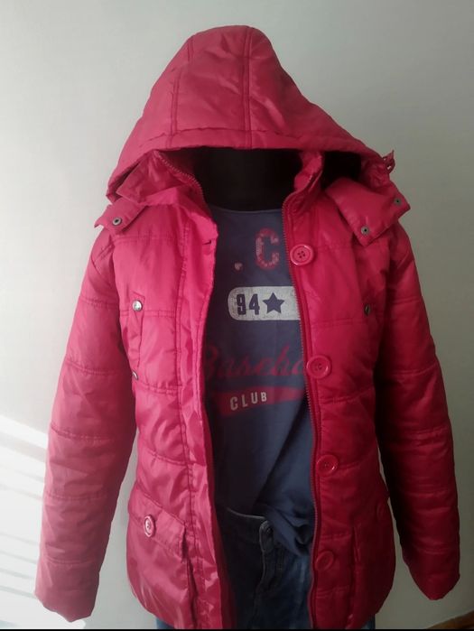 Malinowa kurtka Reporter