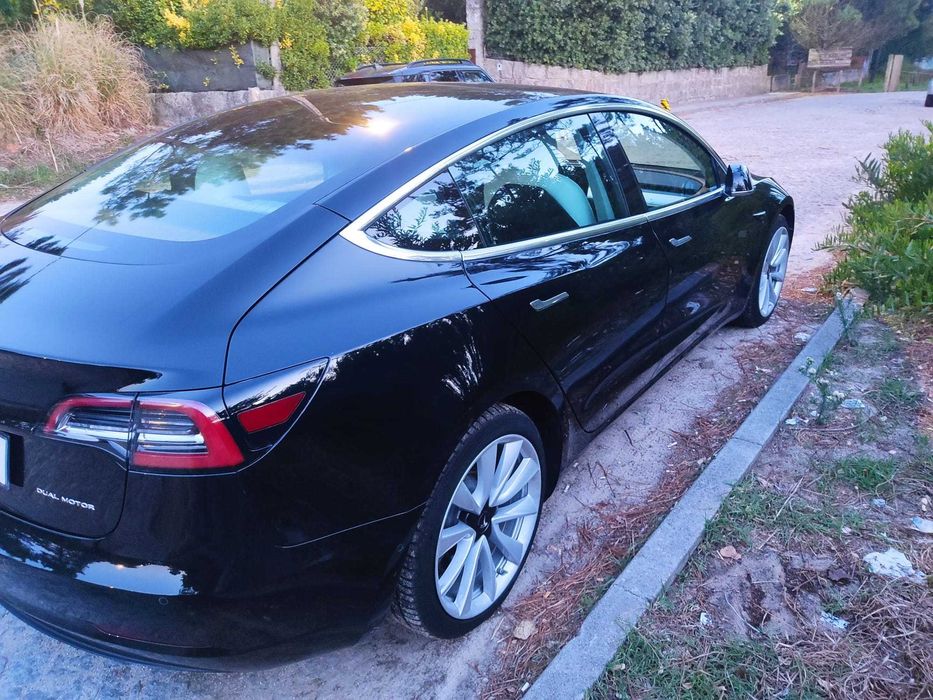 TESLA Model 3 Long Range Dual Motor Full Extras [17.480€+ IVA]