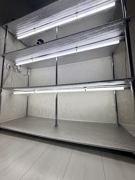 Стелаж для квітів з підсвіткою