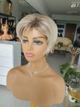 Krótka peruka blond z odrostem 3D KBS naturlana fryzura