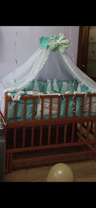 Дитяче ліжечко з балдахіном,матрасом боковинками і постільним