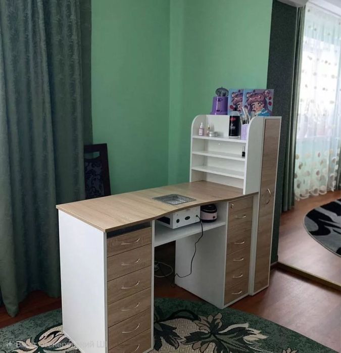 Манікюрний стіл із вмонтованою витяжкою б/у (стан ідеальний)