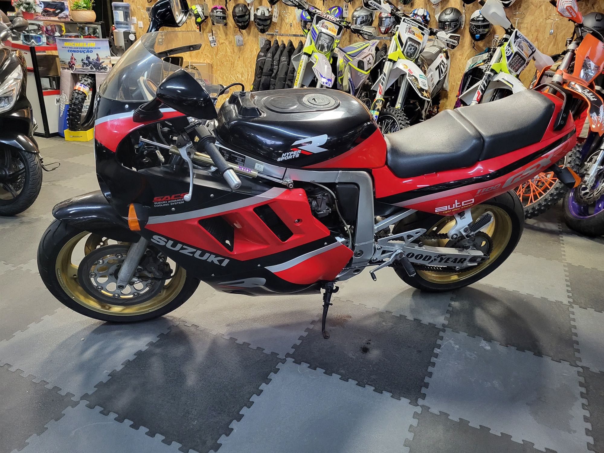 Suzuki gsxr 1100