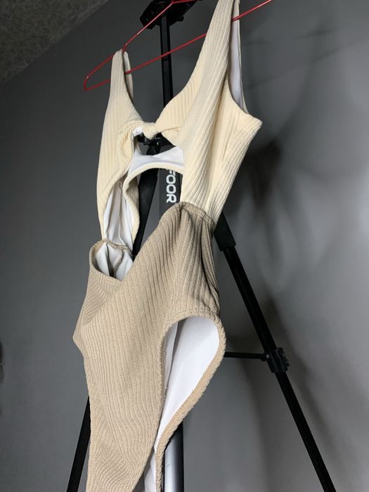 Купальник здільний новий