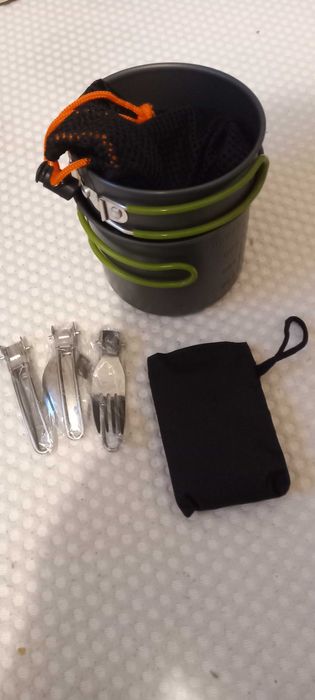Conjunto de louça de campismo - Kit compacto.