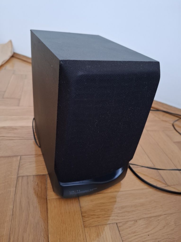 Mini wieża JVC, CD, z głośnikami, częściowo uszkodzona