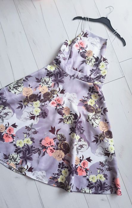 Przepiekna sukienka midi L