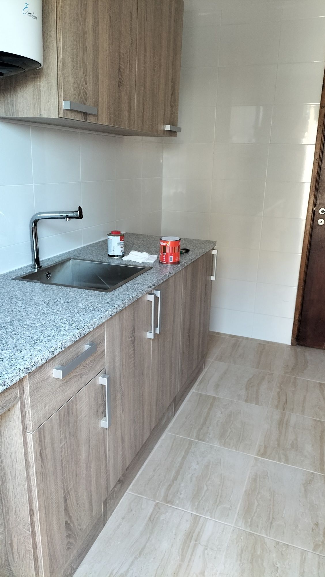 Arrenda-se casa T2 Traseiras em Leça da Palmeira centro