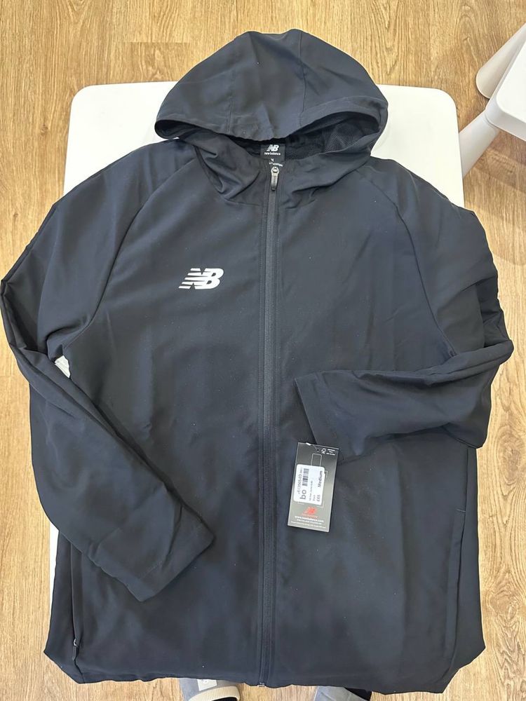 Куриочка чоловіча New Balance M /46 чорна з капюшоном на підкладці