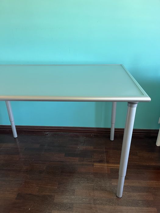 Mesa de vidro e metal IKEA 118x78