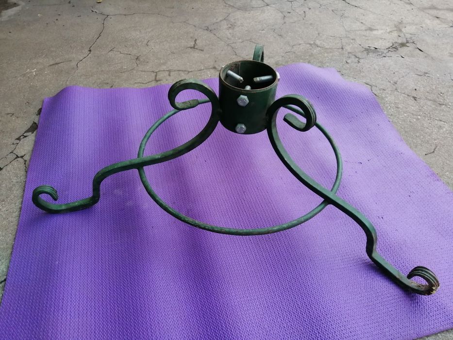 Тренога под елку устойчивая