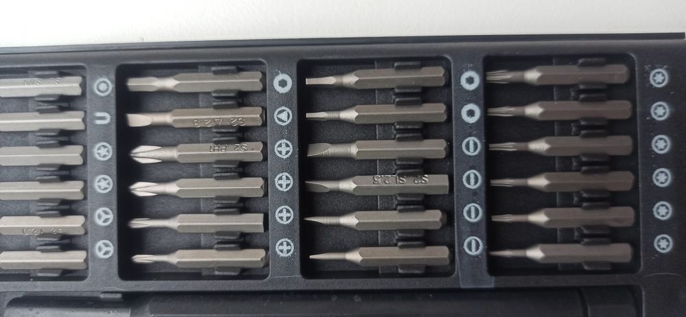 Набір викруток, насадки усі металеві