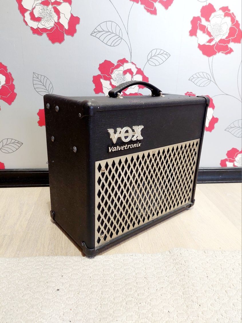 Комбопідсилювач Vox Valvetronix AD15VT під ремонт