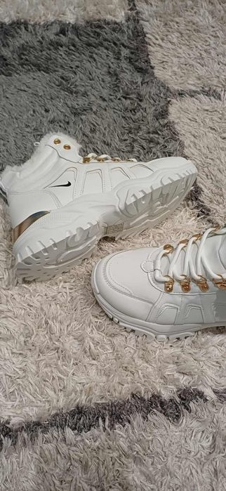 Nowe zimowe buty damskie.