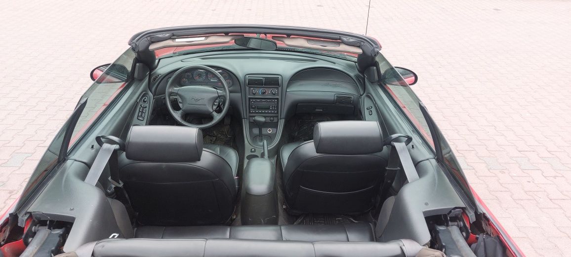 Ford mustang  cabrio z silnikiem 3.9 v6