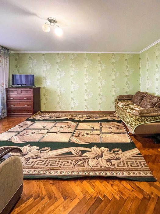 Продається квартира по вул. О.Пчілки . 38 м2