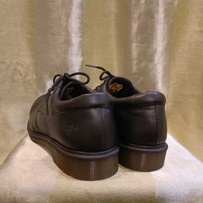 Спецобувь с усиленным металлическим носком  Dr Martens