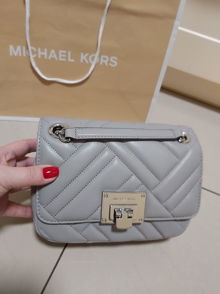 Nowa, szara, mała, pikowana crossbody Vivianne Michael Kors