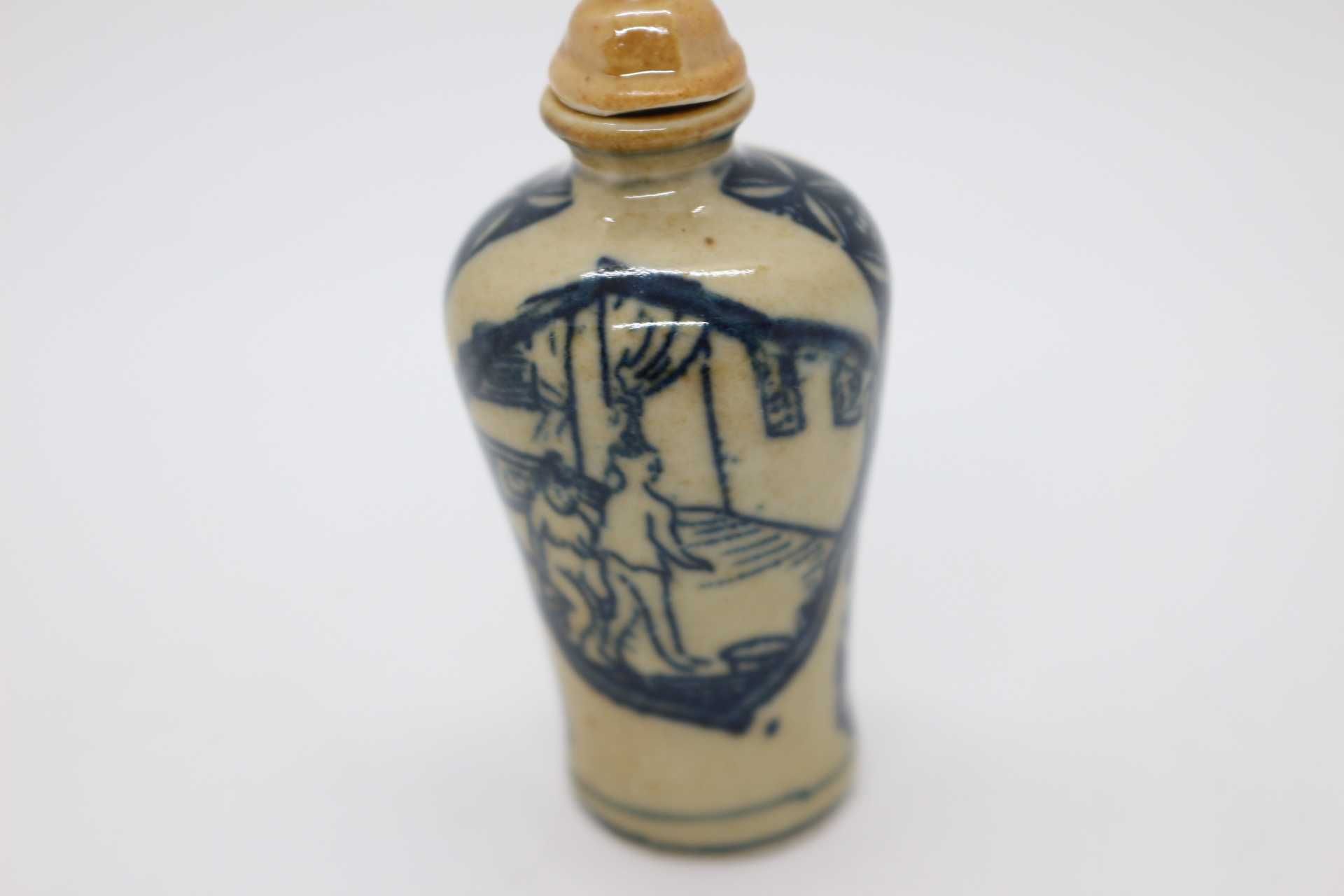 Snuff Bottle em Porcelana Chinesa Cenas Eróticas XIX Marcada