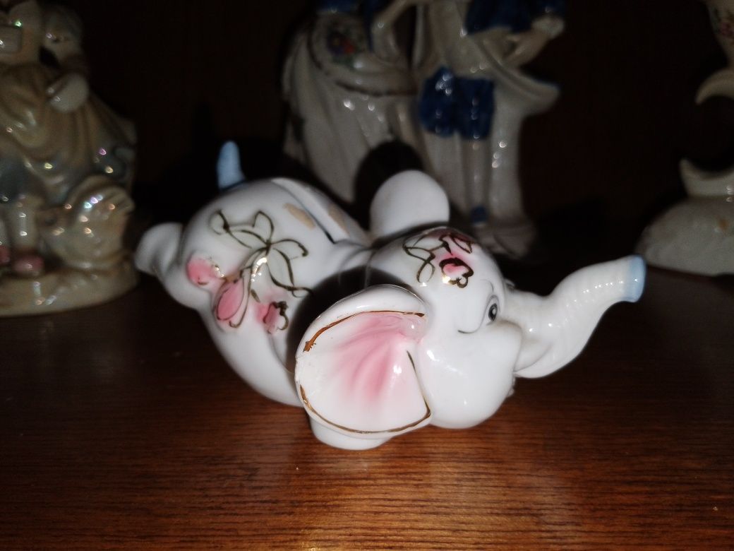 Słonik skarbonka z porcelany