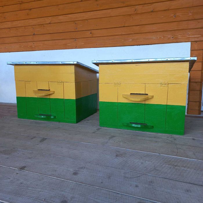 Продам 2 вулики , нові, на 20 рамок. Виготовлені з сухої липи.