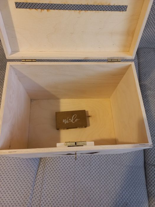 Skrzynka, pudełko na koperty i obrączki