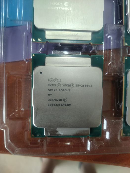 Процесор xeon e5 2680 v3  12 ядер 24 потоки в турбобусці 3,3 ГГц