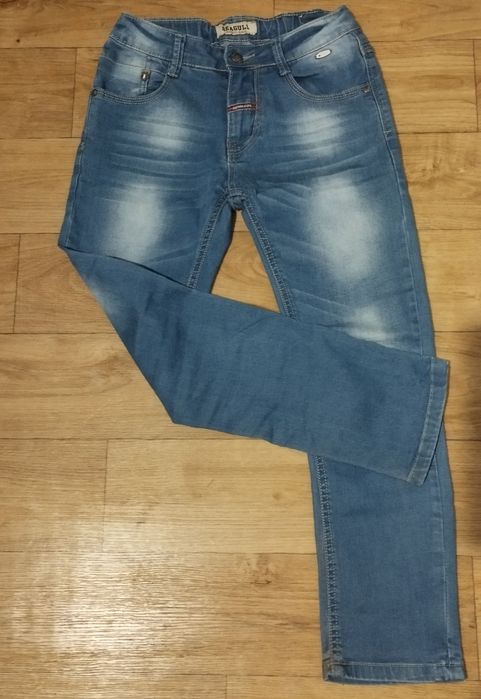 Джинси 134 см; спортивні штани 128 см