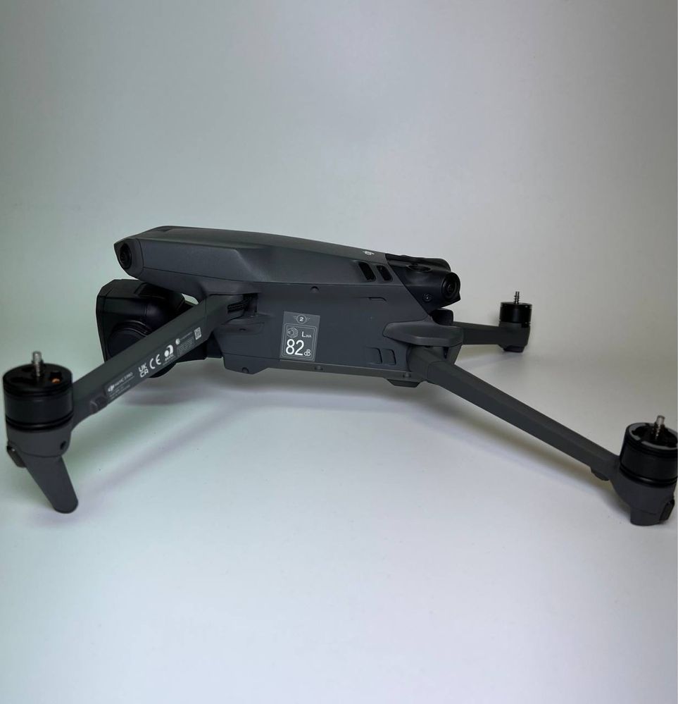 Дрон Dji mavic 3 pro. Тушка з нальотом