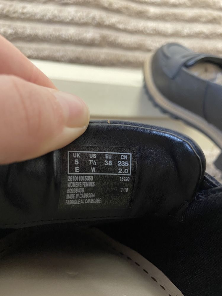 Продам лофери Clarks