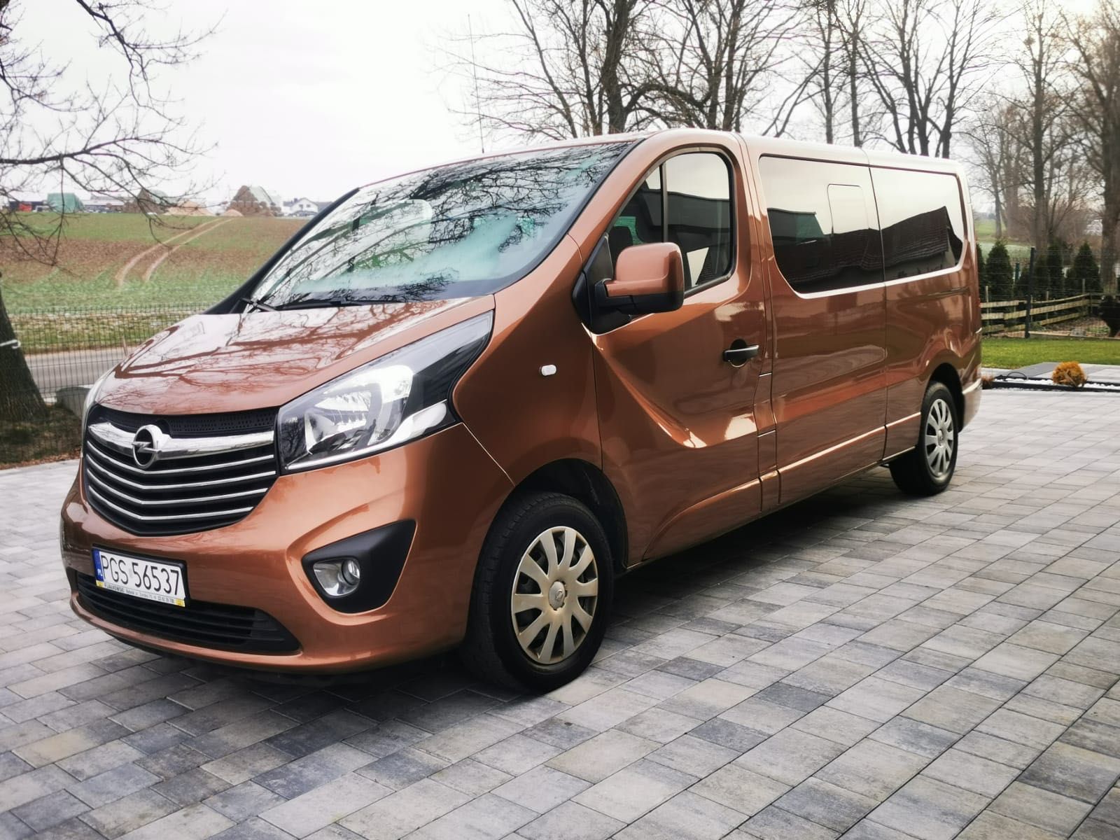 Odstąpię cesje leasingu -Opel Vivaro - 9 osobowy 1.6 BiTurbo 145KM