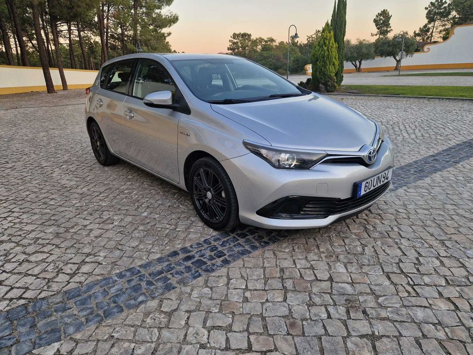 Toyota Auris Híbrido NACIONAL