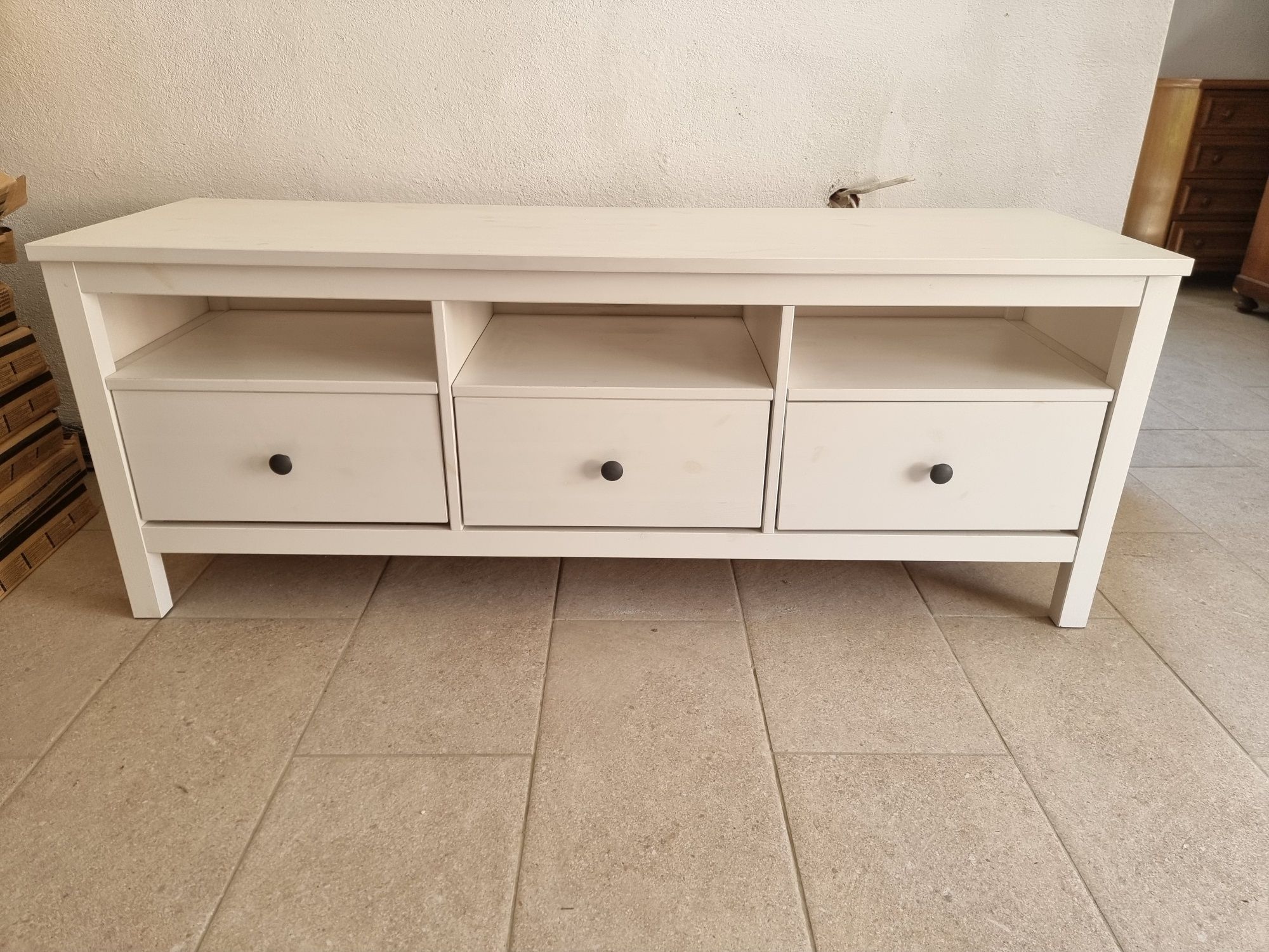 Drewniana komoda Ikea biala Hemnes długa sideboard