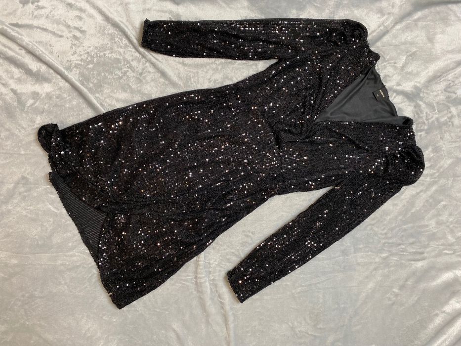 Стильна сукня з паєтками