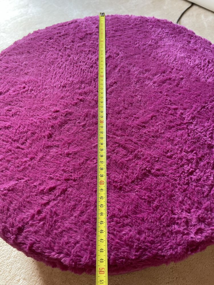 Pufa do siedzenia o średnicy 50 cm i wysokości 30 cm