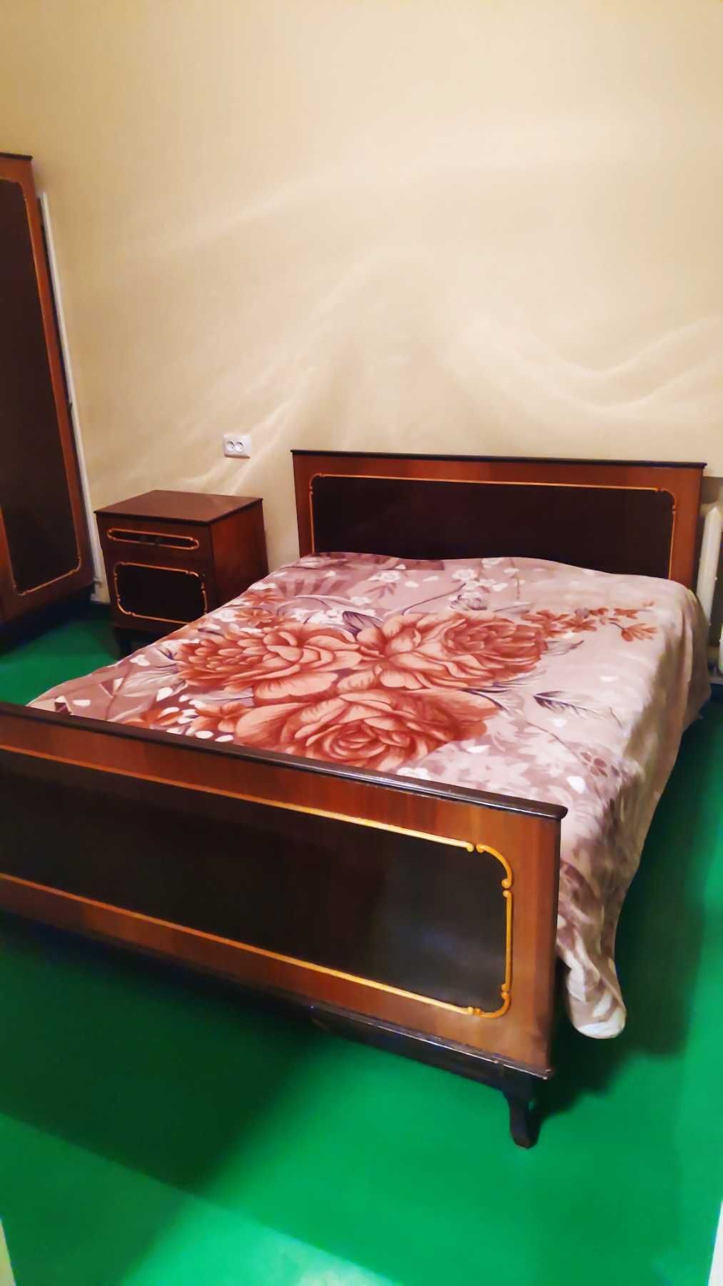 Продам двухспальную кровать 190Х150