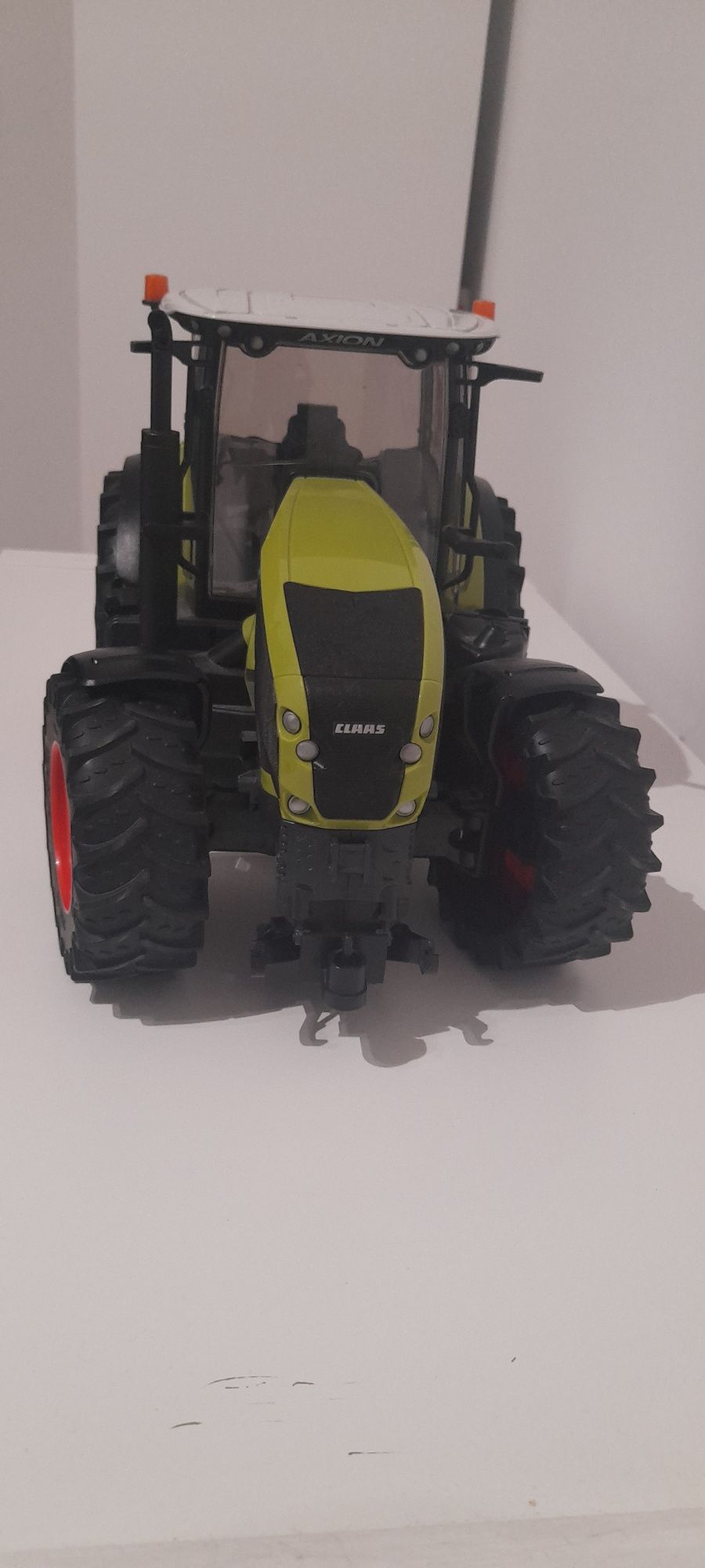 Zabawka Traktor Claas Axion 950 Bruder