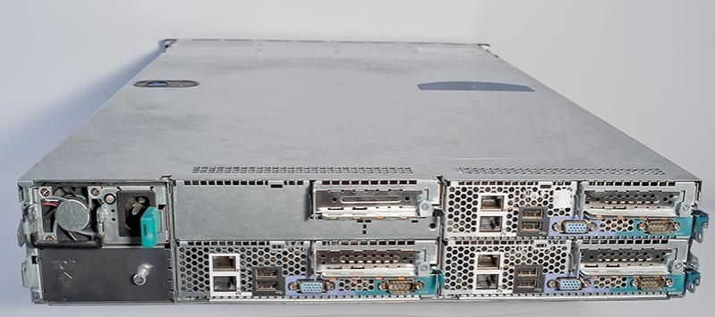 Три сервера по цене одного

В одном корпусе три ноды, каждая из