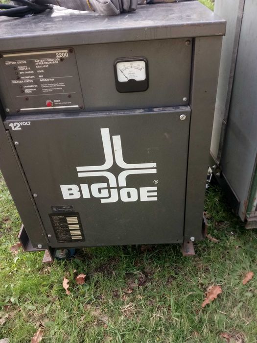 Inverters / chargers / UPS