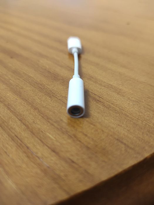 Apple Cabo (Original) conversor de Lightning para Aux (Jack 3.5mm))