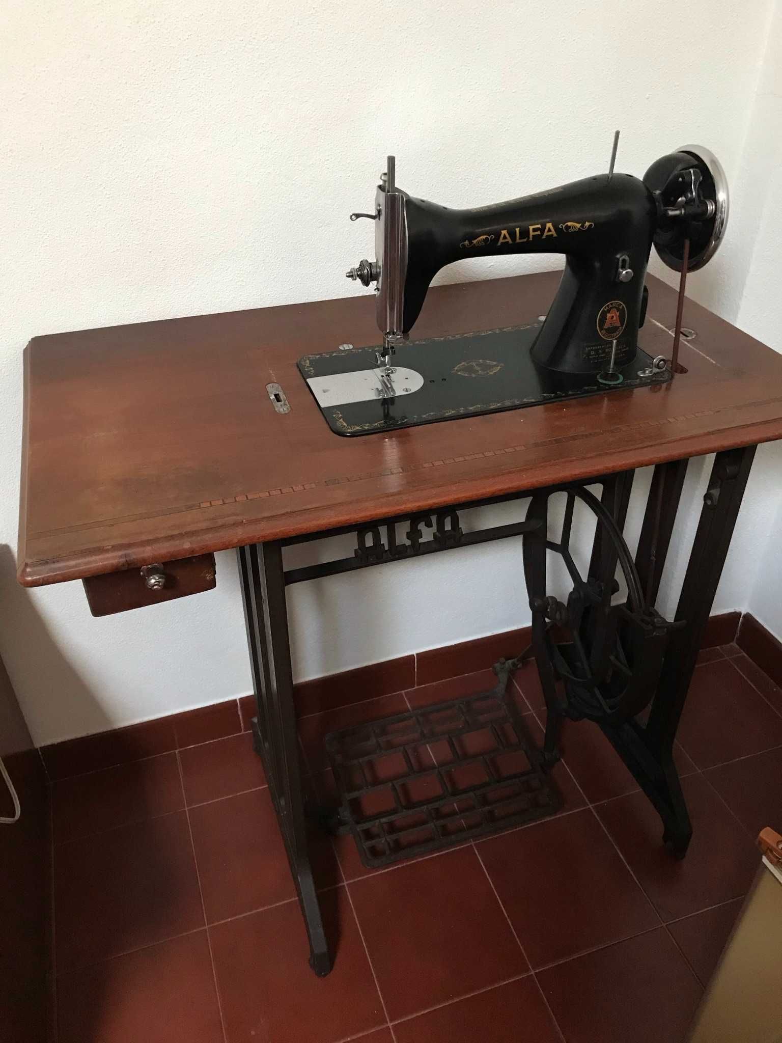Máquina de Costura Vintage