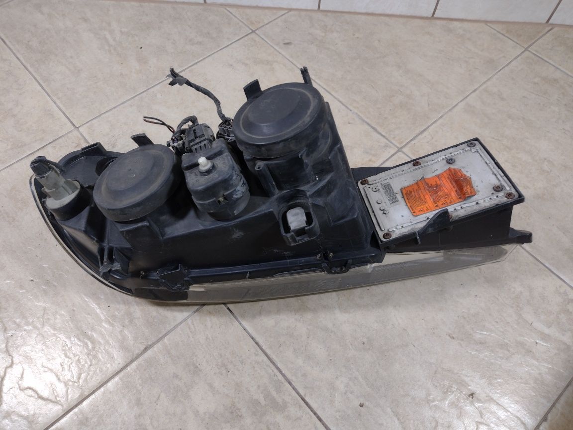Primera P11 lampa reflektor przód lewy Europa kompletna wysyłka Xenon