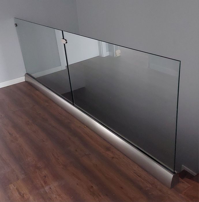 Balustrada Szklana z Profilem Szyby 2 sztuki 136 cm x 98 cm  x 12 mm